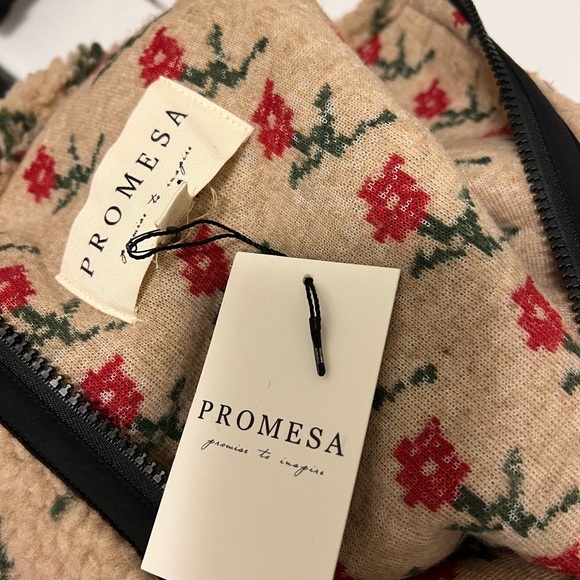 Floral Patterned Jacket/Sweater - Picture 5 of 6